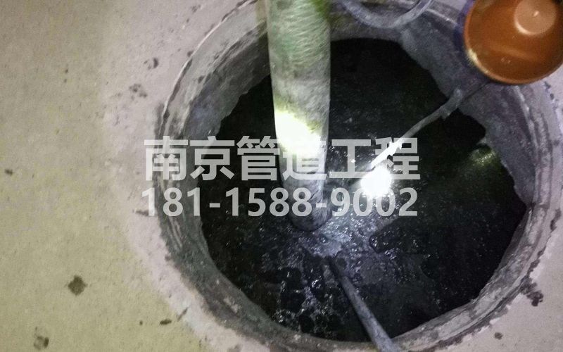 216江南清理化粪池
