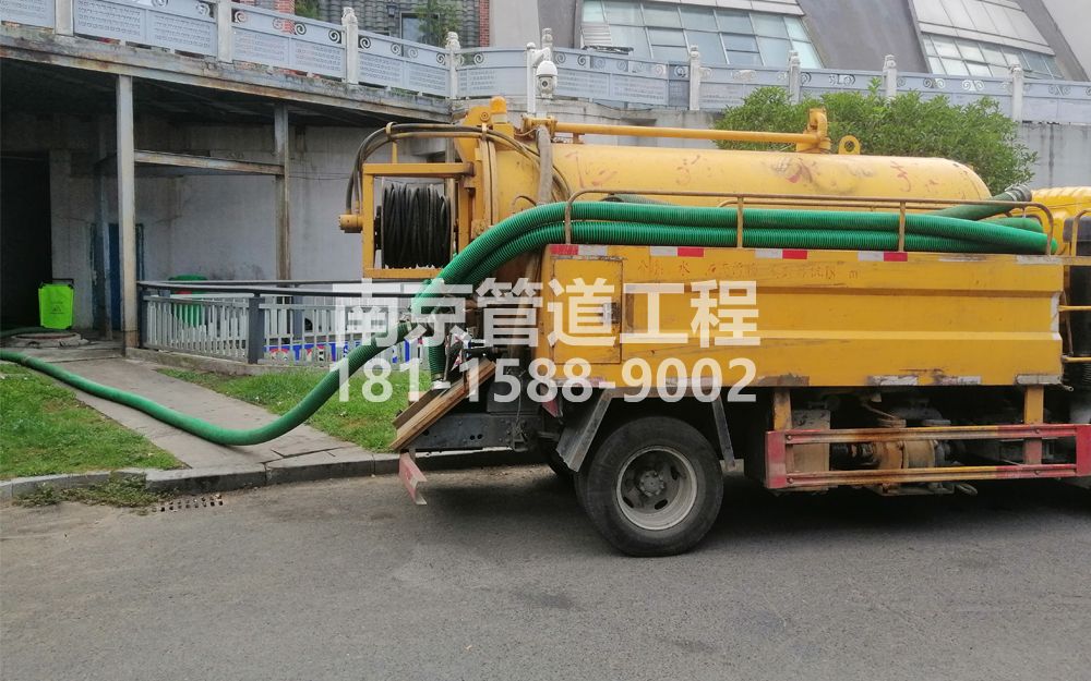 277江南商场隔油池吸污