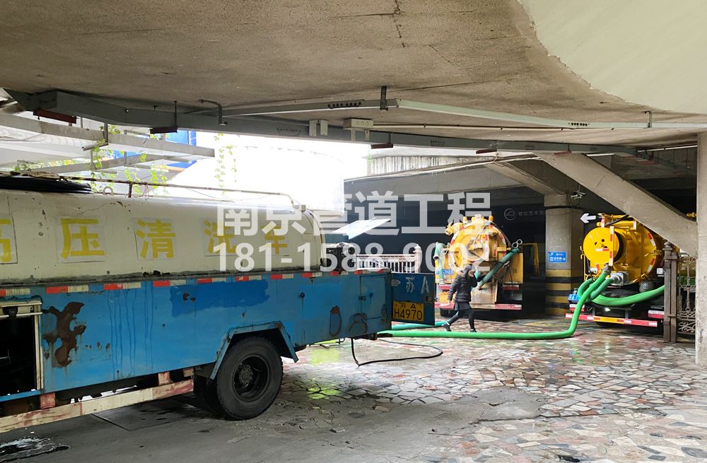 273江南商场地下室污水清理